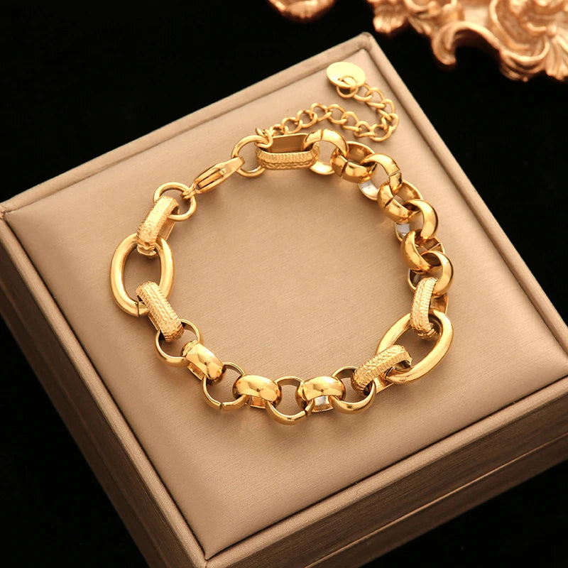 Bracelet Torsadé Plaqué Or 18K Femme – Bijou Acier Inoxydable Étanche & Anti-Ternissement