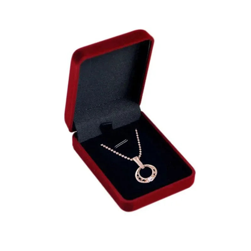 L'Écrin "Velours Royal" : Boîte à Pendentif & Collier (Finition Premium)