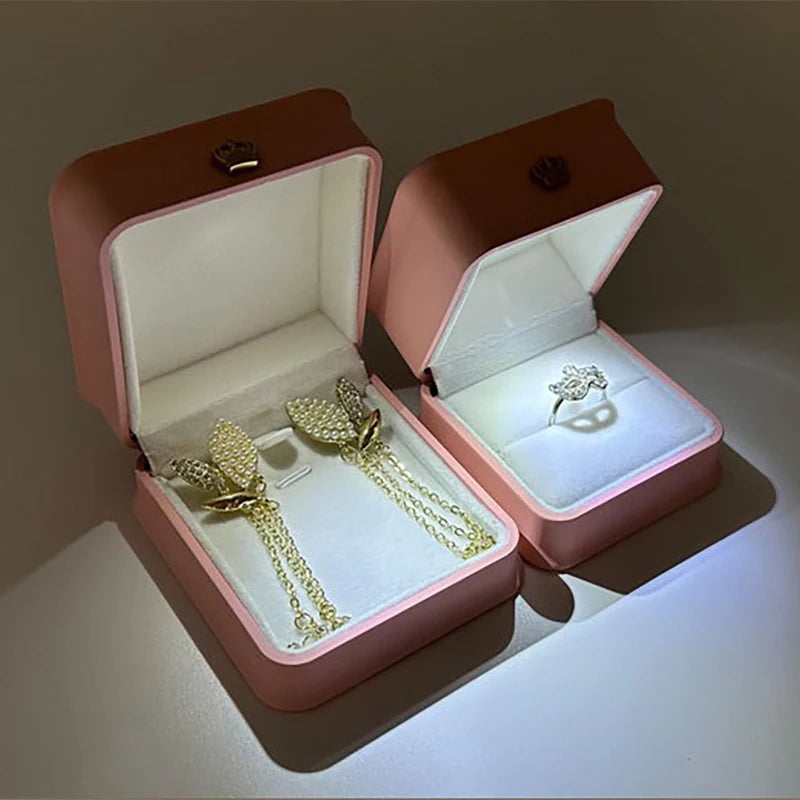 Écrin à Bijoux LED de Luxe - Velours Premium & Éclairage Spotlight Intégré